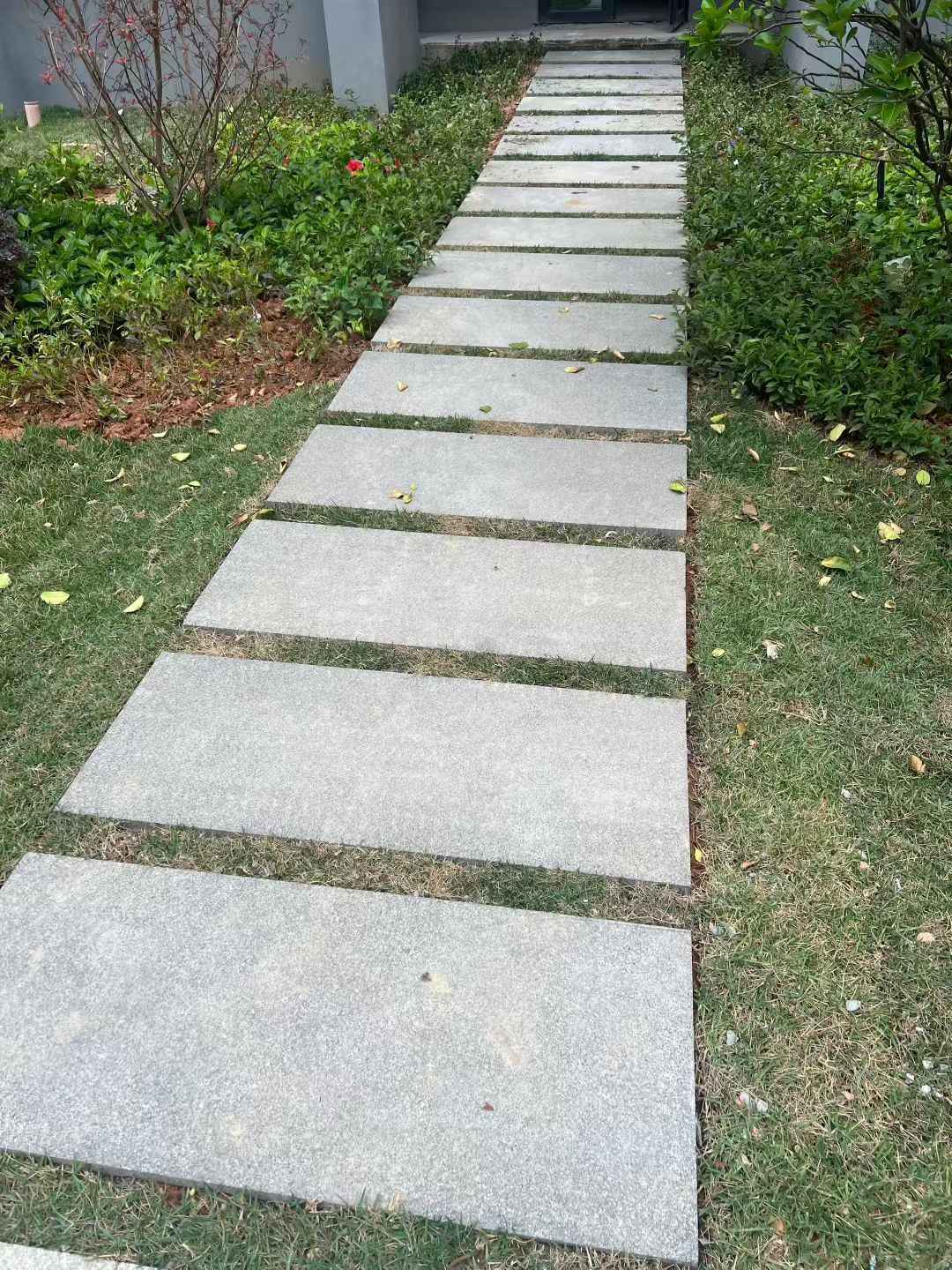 怀化 芝麻黑小区踏步、汀步石铺装效果