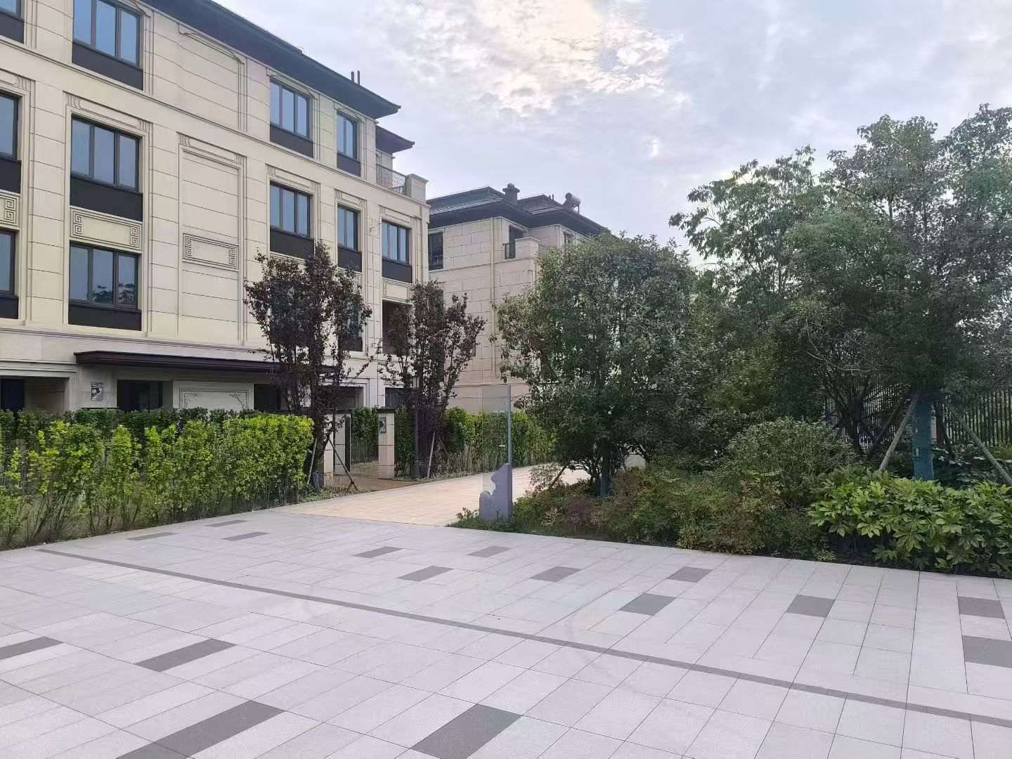 怀化 芝麻白与芝麻白搭配铺装，尺寸1200*600