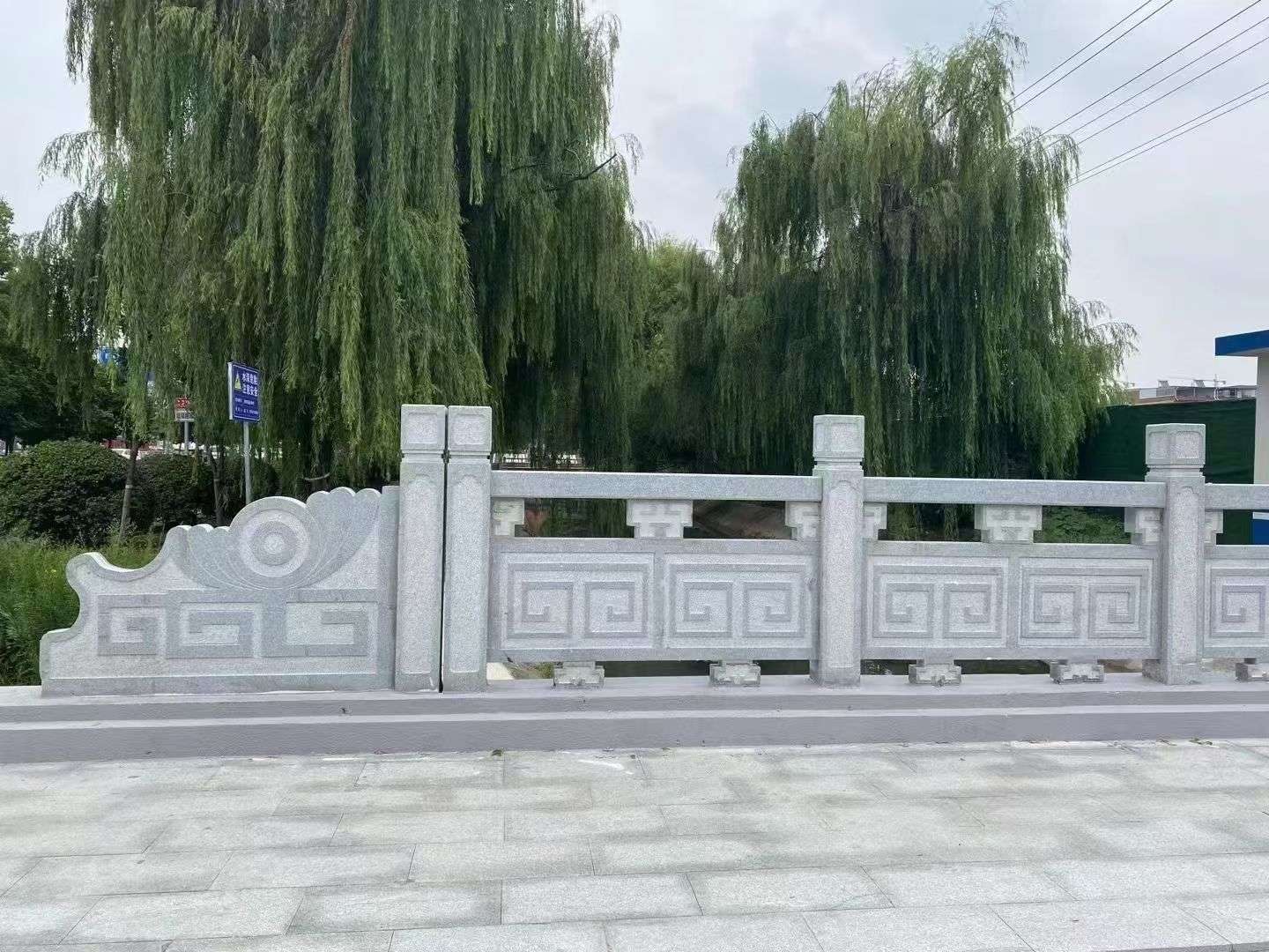 怀化 芝麻灰桥栏杆、河道栏杆安装效果